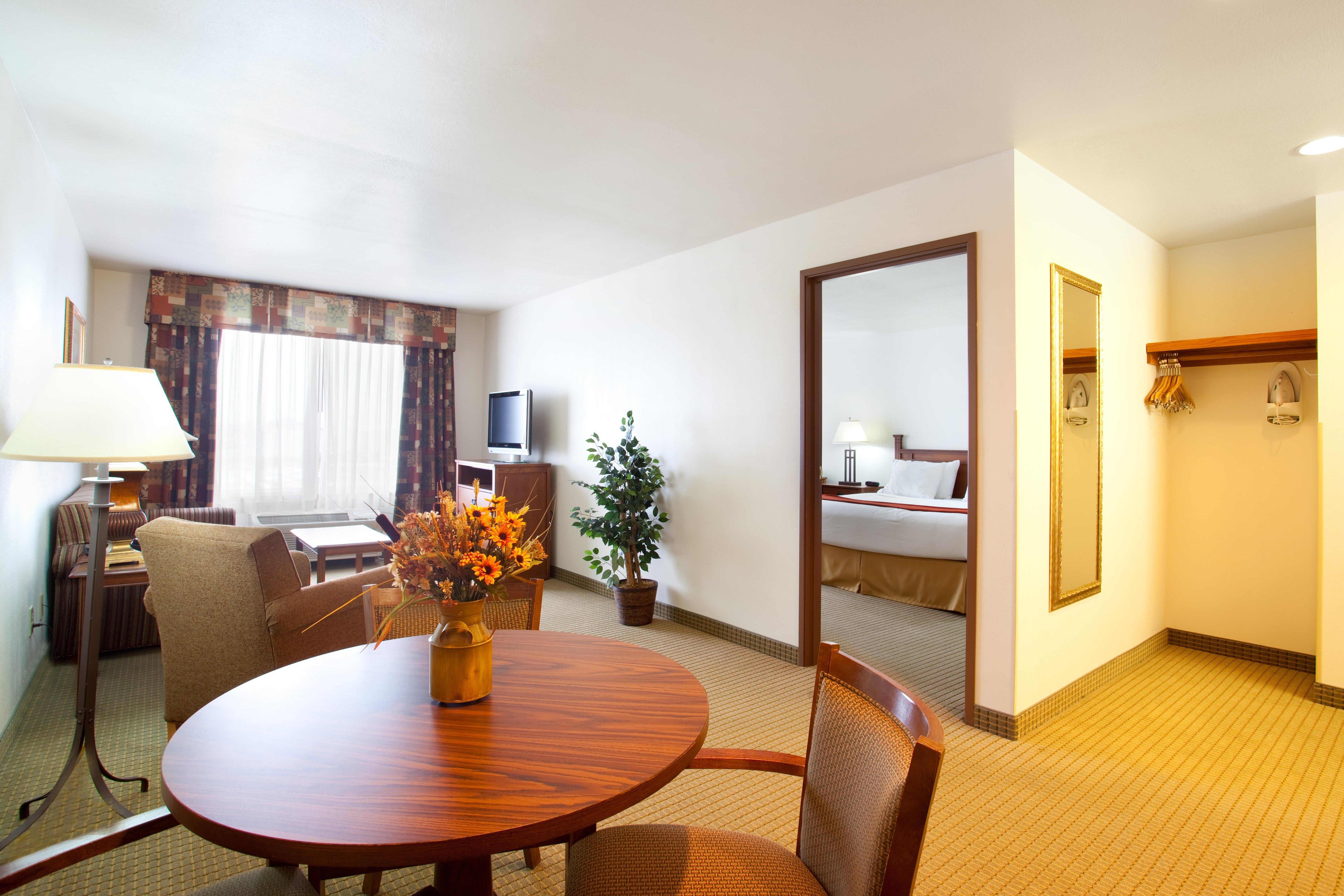 Holiday Inn Express Hotel & Suites Mattoon By Ihg Екстер'єр фото