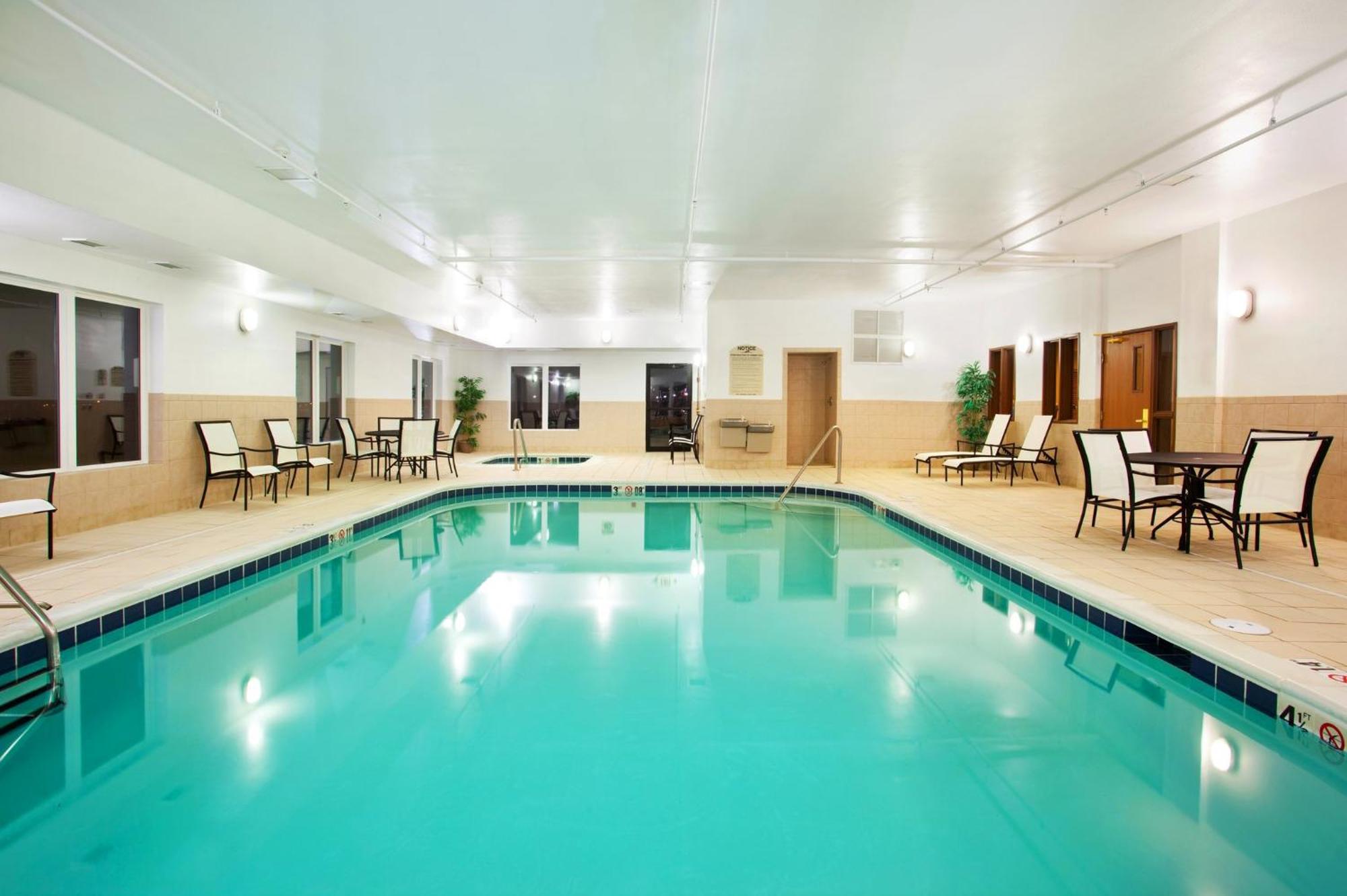 Holiday Inn Express Hotel & Suites Mattoon By Ihg Екстер'єр фото